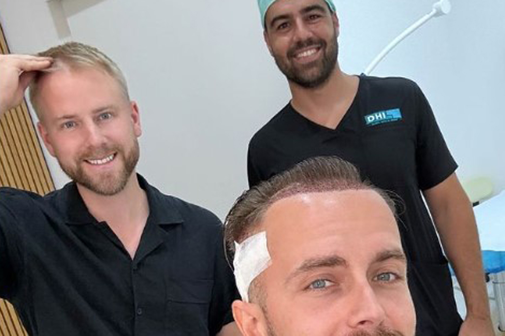 postoperatives Selfie von Julienco mit Rafael und Mitarbeiter